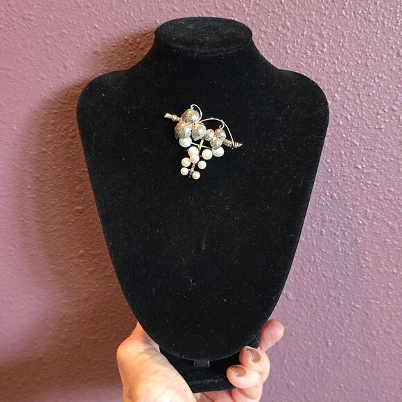 Vintage Brooche Pin, Real Pearls! Cluster Grapes & Leaves Design! - Picture 3 of 5